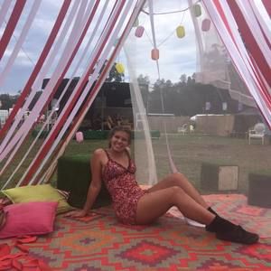 Meet your Posher, Wallis